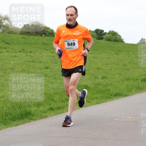 04.05.2025 - 8. Wedeler Halbmarathon Lena Gebhardt http://msf.ph/oto/7835712 04.05.2025 11:28:29 Laufen 949, 13 meine-sportfotos.de