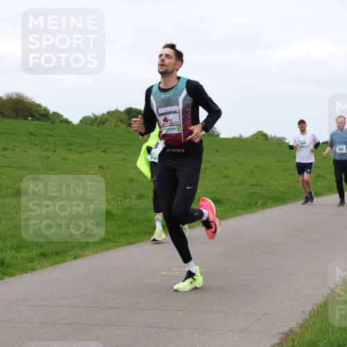 04.05.2025 - 8. Wedeler Halbmarathon Lena Gebhardt http://msf.ph/oto/7835758 04.05.2025 11:28:50 Laufen 495, 493, 45 meine-sportfotos.de