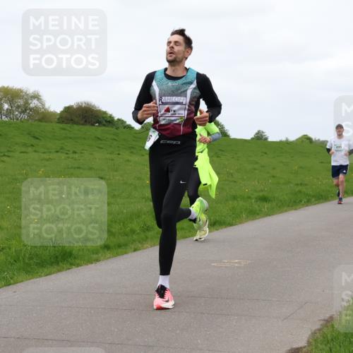 04.05.2025 - 8. Wedeler Halbmarathon Lena Gebhardt http://msf.ph/oto/7835761 04.05.2025 11:28:50 Laufen 495, 493 meine-sportfotos.de