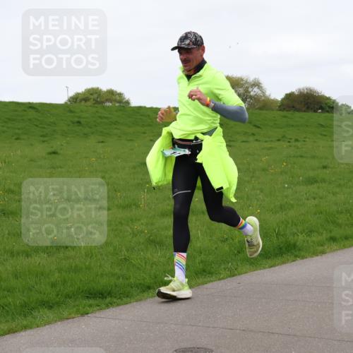 04.05.2025 - 8. Wedeler Halbmarathon Lena Gebhardt http://msf.ph/oto/7835769 04.05.2025 11:28:51 Laufen  meine-sportfotos.de
