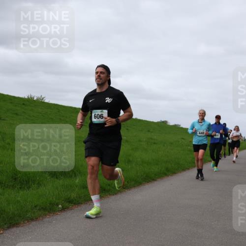 04.05.2025 - 8. Wedeler Halbmarathon Yannick Fuchs http://msf.ph/oto/7835904 04.05.2025 11:45:07 Laufen 606, 440, 470 meine-sportfotos.de