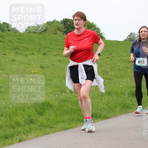 04.05.2025 - 8. Wedeler Halbmarathon Lena Gebhardt http://msf.ph/oto/7835910 04.05.2025 11:29:24 Laufen 913, 68 meine-sportfotos.de
