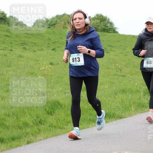 04.05.2025 - 8. Wedeler Halbmarathon Lena Gebhardt http://msf.ph/oto/7835923 04.05.2025 11:29:26 Laufen 913, 681 meine-sportfotos.de