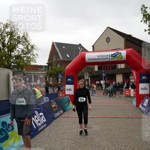 04.05.2025 - 8. Wedeler Halbmarathon Felixshl http://msf.ph/oto/7836288 04.05.2025 12:23:05 Ziel 683, 974, 1005 meine-sportfotos.de