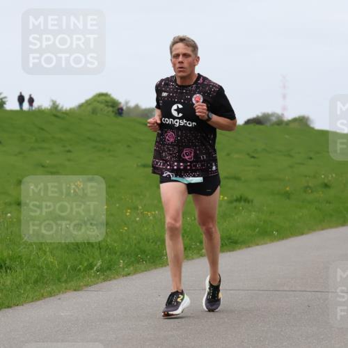 04.05.2025 - 8. Wedeler Halbmarathon Lena Gebhardt http://msf.ph/oto/7836324 04.05.2025 11:30:30 Laufen 10 meine-sportfotos.de