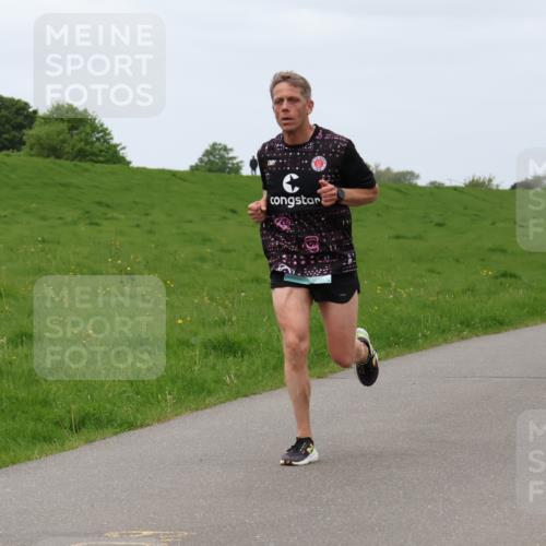 04.05.2025 - 8. Wedeler Halbmarathon Lena Gebhardt http://msf.ph/oto/7836337 04.05.2025 11:30:31 Laufen 15 meine-sportfotos.de