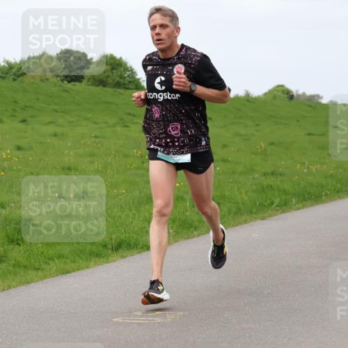 04.05.2025 - 8. Wedeler Halbmarathon Lena Gebhardt http://msf.ph/oto/7836345 04.05.2025 11:30:31 Laufen  meine-sportfotos.de