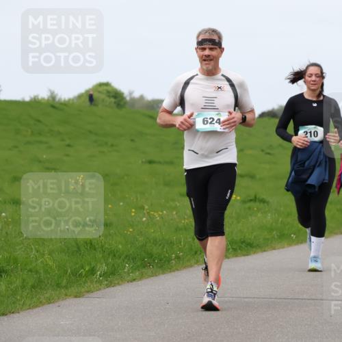 04.05.2025 - 8. Wedeler Halbmarathon Lena Gebhardt http://msf.ph/oto/7836404 04.05.2025 11:30:44 Laufen 624, 210, 14 meine-sportfotos.de