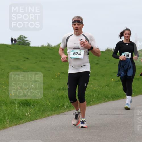 04.05.2025 - 8. Wedeler Halbmarathon Lena Gebhardt http://msf.ph/oto/7836407 04.05.2025 11:30:44 Laufen 624, 43, 210, 14 meine-sportfotos.de