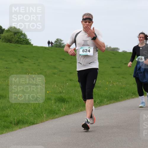 04.05.2025 - 8. Wedeler Halbmarathon Lena Gebhardt http://msf.ph/oto/7836418 04.05.2025 11:30:45 Laufen 624, 43, 210, 14 meine-sportfotos.de