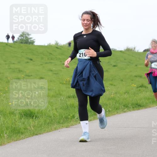 04.05.2025 - 8. Wedeler Halbmarathon Lena Gebhardt http://msf.ph/oto/7836429 04.05.2025 11:30:46 Laufen 210, 14 meine-sportfotos.de