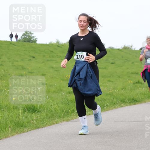 04.05.2025 - 8. Wedeler Halbmarathon Lena Gebhardt http://msf.ph/oto/7836432 04.05.2025 11:30:46 Laufen 210, 14 meine-sportfotos.de