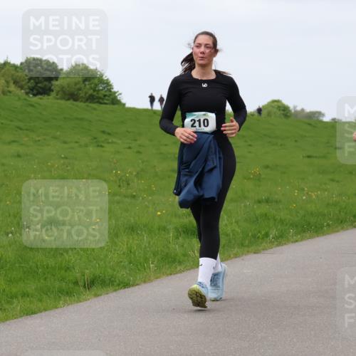 04.05.2025 - 8. Wedeler Halbmarathon Lena Gebhardt http://msf.ph/oto/7836441 04.05.2025 11:30:47 Laufen 210, 14 meine-sportfotos.de