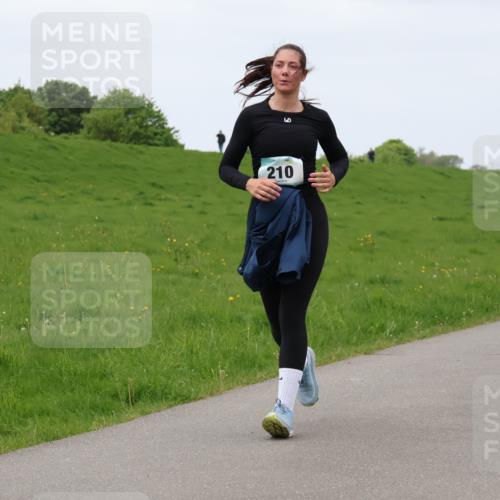 04.05.2025 - 8. Wedeler Halbmarathon Lena Gebhardt http://msf.ph/oto/7836444 04.05.2025 11:30:47 Laufen 210, 14 meine-sportfotos.de