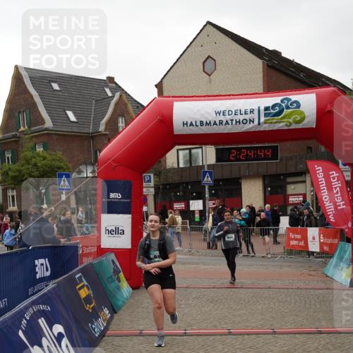 04.05.2025 - 8. Wedeler Halbmarathon Felixshl http://msf.ph/oto/7836584 04.05.2025 12:24:42 Ziel 619, 944 meine-sportfotos.de