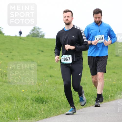 04.05.2025 - 8. Wedeler Halbmarathon Lena Gebhardt http://msf.ph/oto/7836592 04.05.2025 11:31:29 Laufen 1067, 1066, 991 meine-sportfotos.de