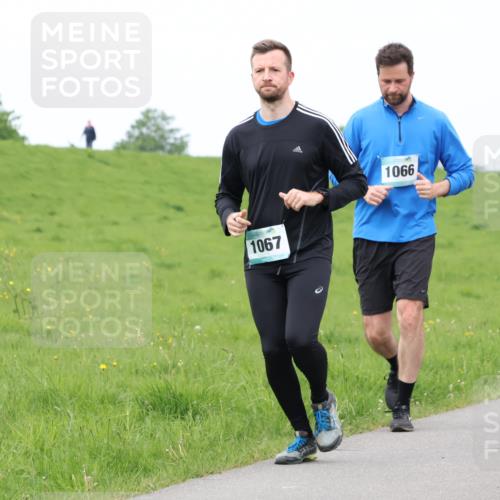 04.05.2025 - 8. Wedeler Halbmarathon Lena Gebhardt http://msf.ph/oto/7836598 04.05.2025 11:31:29 Laufen 1067, 1066 meine-sportfotos.de