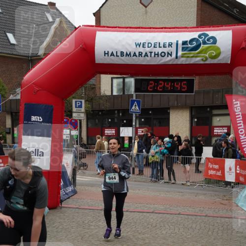 04.05.2025 - 8. Wedeler Halbmarathon Felixshl http://msf.ph/oto/7836649 04.05.2025 12:24:43 Ziel 619, 944 meine-sportfotos.de
