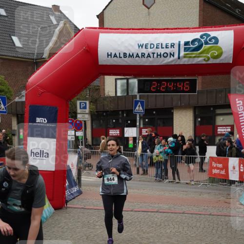 04.05.2025 - 8. Wedeler Halbmarathon Felixshl http://msf.ph/oto/7836660 04.05.2025 12:24:43 Ziel 619, 944 meine-sportfotos.de