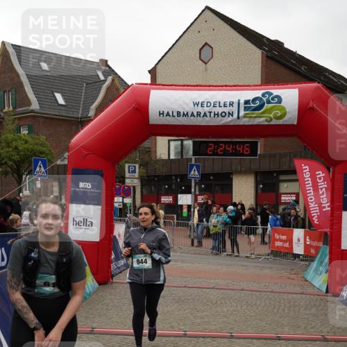 04.05.2025 - 8. Wedeler Halbmarathon Felixshl http://msf.ph/oto/7836675 04.05.2025 12:24:44 Ziel 619, 944 meine-sportfotos.de