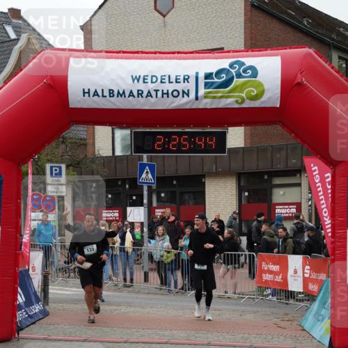 04.05.2025 - 8. Wedeler Halbmarathon Felixshl http://msf.ph/oto/7836698 04.05.2025 12:25:42 Ziel 41, 129, 133, 938 meine-sportfotos.de
