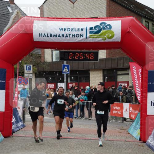 04.05.2025 - 8. Wedeler Halbmarathon Felixshl http://msf.ph/oto/7836734 04.05.2025 12:25:44 Ziel 41, 129, 133, 938 meine-sportfotos.de