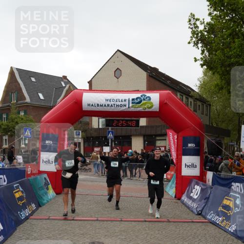 04.05.2025 - 8. Wedeler Halbmarathon Felixshl http://msf.ph/oto/7836771 04.05.2025 12:25:45 Ziel 41, 129, 133, 938 meine-sportfotos.de