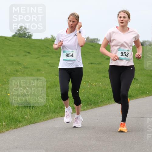 04.05.2025 - 8. Wedeler Halbmarathon Lena Gebhardt http://msf.ph/oto/7836848 04.05.2025 11:31:59 Laufen 954, 953 meine-sportfotos.de