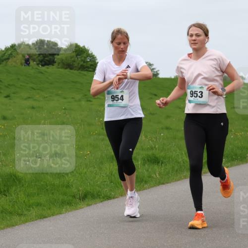 04.05.2025 - 8. Wedeler Halbmarathon Lena Gebhardt http://msf.ph/oto/7836854 04.05.2025 11:32:00 Laufen 954, 953 meine-sportfotos.de