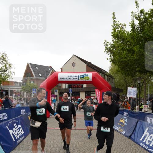 04.05.2025 - 8. Wedeler Halbmarathon Felixshl http://msf.ph/oto/7836862 04.05.2025 12:25:48 Ziel 41, 129, 133, 938 meine-sportfotos.de