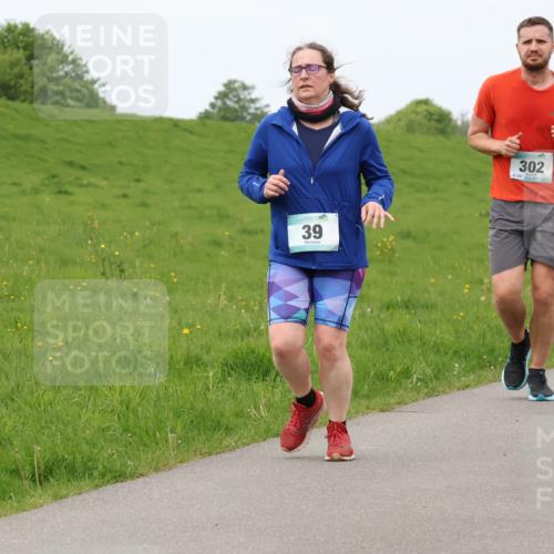 04.05.2025 - 8. Wedeler Halbmarathon Lena Gebhardt http://msf.ph/oto/7836946 04.05.2025 11:32:22 Laufen 39, 302, 102 meine-sportfotos.de