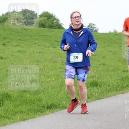 04.05.2025 - 8. Wedeler Halbmarathon Lena Gebhardt http://msf.ph/oto/7836950 04.05.2025 11:32:23 Laufen 39, 302 meine-sportfotos.de