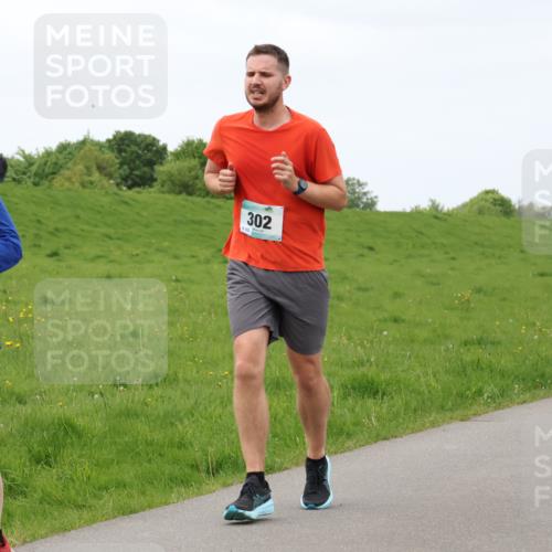 04.05.2025 - 8. Wedeler Halbmarathon Lena Gebhardt http://msf.ph/oto/7836975 04.05.2025 11:32:25 Laufen 39, 302, 102, 156, 914 meine-sportfotos.de