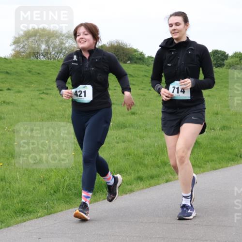 04.05.2025 - 8. Wedeler Halbmarathon Lena Gebhardt http://msf.ph/oto/7837096 04.05.2025 11:33:06 Laufen 421, 714 meine-sportfotos.de