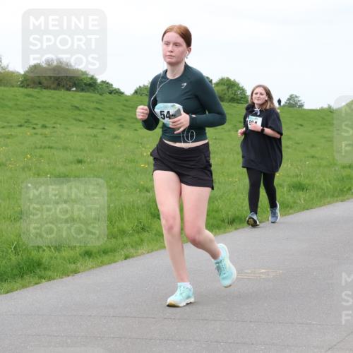 04.05.2025 - 8. Wedeler Halbmarathon Lena Gebhardt http://msf.ph/oto/7837113 04.05.2025 11:33:08 Laufen 54, 16, 116, 209 meine-sportfotos.de