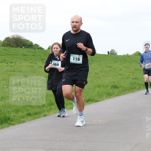 04.05.2025 - 8. Wedeler Halbmarathon Lena Gebhardt http://msf.ph/oto/7837127 04.05.2025 11:33:10 Laufen 664, 116, 1150, 2 meine-sportfotos.de