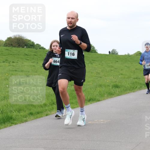 04.05.2025 - 8. Wedeler Halbmarathon Lena Gebhardt http://msf.ph/oto/7837134 04.05.2025 11:33:10 Laufen 664, 116, 209, 1150 meine-sportfotos.de