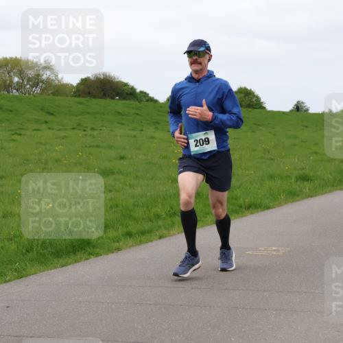 04.05.2025 - 8. Wedeler Halbmarathon Lena Gebhardt http://msf.ph/oto/7837155 04.05.2025 11:33:13 Laufen 209 meine-sportfotos.de
