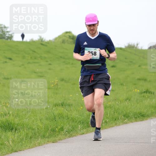 04.05.2025 - 8. Wedeler Halbmarathon Lena Gebhardt http://msf.ph/oto/7837176 04.05.2025 11:33:25 Laufen 258 meine-sportfotos.de