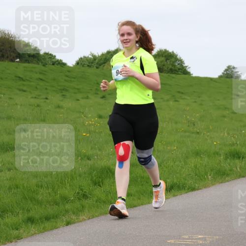 04.05.2025 - 8. Wedeler Halbmarathon Lena Gebhardt http://msf.ph/oto/7837264 04.05.2025 11:33:47 Laufen 9, 770 meine-sportfotos.de