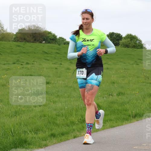 04.05.2025 - 8. Wedeler Halbmarathon Lena Gebhardt http://msf.ph/oto/7837280 04.05.2025 11:33:49 Laufen 770, 70 meine-sportfotos.de