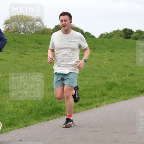 04.05.2025 - 8. Wedeler Halbmarathon Lena Gebhardt http://msf.ph/oto/7837442 04.05.2025 11:34:21 Laufen 490 meine-sportfotos.de