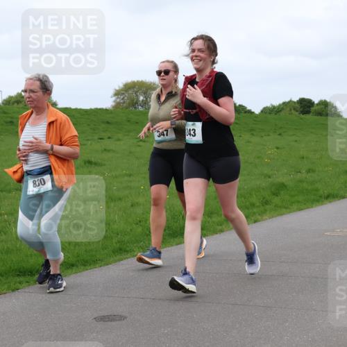 04.05.2025 - 8. Wedeler Halbmarathon Lena Gebhardt http://msf.ph/oto/7837617 04.05.2025 11:34:49 Laufen 8102, 830, 347, 243 meine-sportfotos.de
