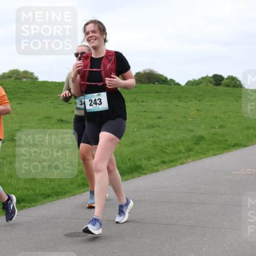 04.05.2025 - 8. Wedeler Halbmarathon Lena Gebhardt http://msf.ph/oto/7837626 04.05.2025 11:34:49 Laufen 8, 102, 34, 243, 1114 meine-sportfotos.de