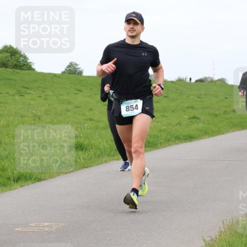 04.05.2025 - 8. Wedeler Halbmarathon Lena Gebhardt http://msf.ph/oto/7837668 04.05.2025 11:34:53 Laufen 402, 854, 1014, 1187 meine-sportfotos.de