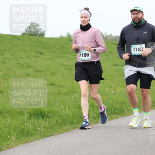 04.05.2025 - 8. Wedeler Halbmarathon Lena Gebhardt http://msf.ph/oto/7837736 04.05.2025 11:35:01 Laufen 1186, 1187 meine-sportfotos.de
