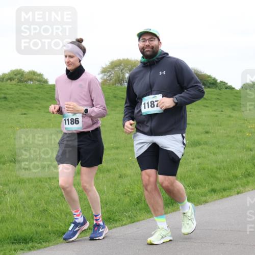 04.05.2025 - 8. Wedeler Halbmarathon Lena Gebhardt http://msf.ph/oto/7837784 04.05.2025 11:35:06 Laufen 1186, 1187 meine-sportfotos.de