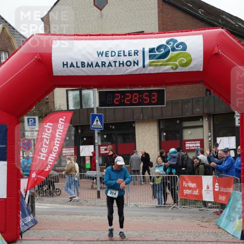 04.05.2025 - 8. Wedeler Halbmarathon Felixshl http://msf.ph/oto/7837807 04.05.2025 12:28:51 Ziel 214 meine-sportfotos.de