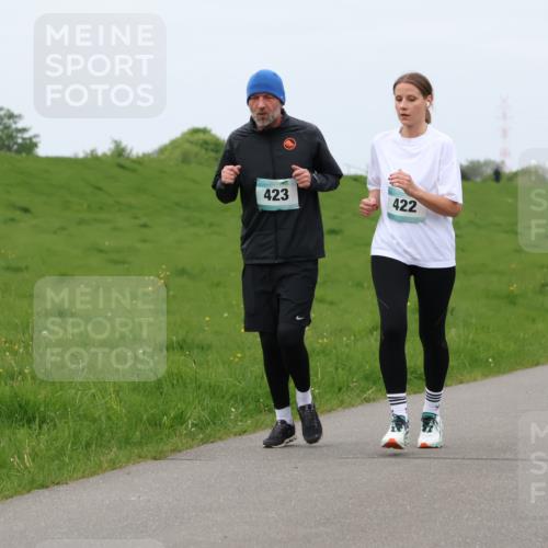 04.05.2025 - 8. Wedeler Halbmarathon Lena Gebhardt http://msf.ph/oto/7837824 04.05.2025 11:35:28 Laufen 423, 422 meine-sportfotos.de
