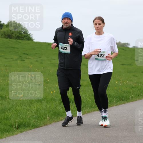 04.05.2025 - 8. Wedeler Halbmarathon Lena Gebhardt http://msf.ph/oto/7837828 04.05.2025 11:35:30 Laufen 423, 422 meine-sportfotos.de